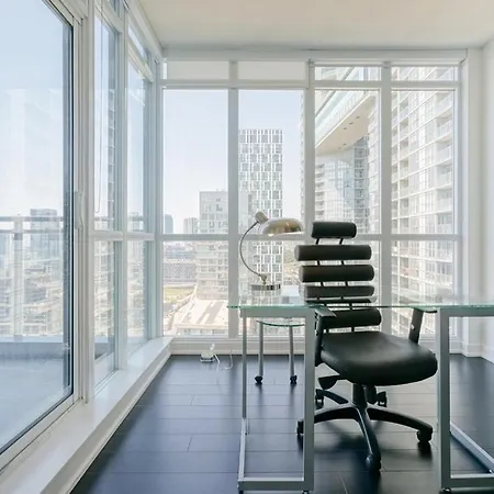 Hydewest - Capreol Luxury Furnished Penthouse Apartment